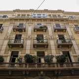 L�eclettico fabbricato si ascrive al classicismo tardo liberty presentando una ricca variet� di decorazioni fitomorfe ed antropomorfe (figure femminili e fiori)...